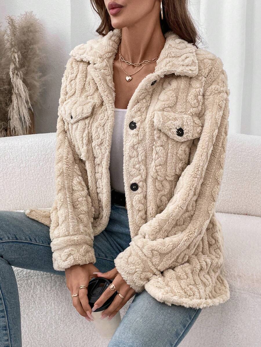 Elegancka beżowa kurtka typu miś z pływającym splotem