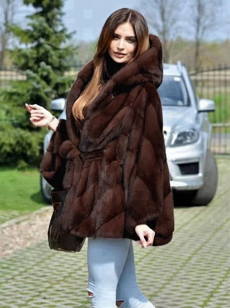 Ekologiczny futerko z kapturem i paskami w różnicach, Wyprodukowano we wnętrzach 🇮🇹 ekologiczne wszystkie dostępne rozmiary